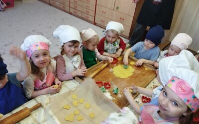 Pieczemy ciasteczka na kiermasz – grupa 3 – latków