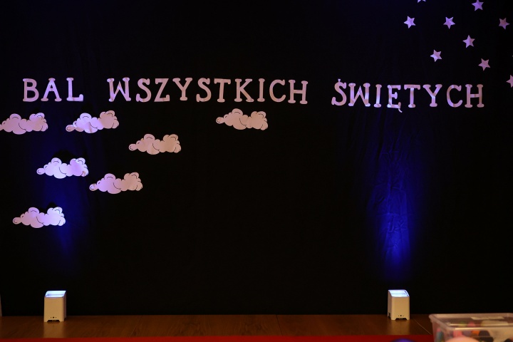 Patronowie, Aniołowie i Wszyscy Święci w przedszkolnej scenerii – bal