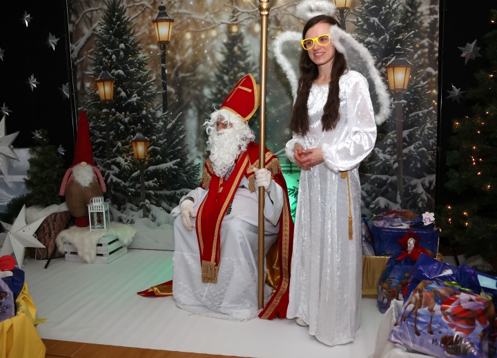 Teatr dla dzieci – “Niespodzianka od serca” i  spotkanie ze Św. Mikołajem