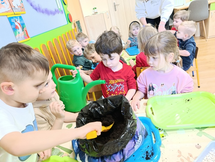 Wiosenny ogródek – zajęcia w grupie 3 i 4 – latków