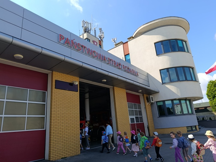 Wycieczka 5 i 6 – latków do straży pożarnej