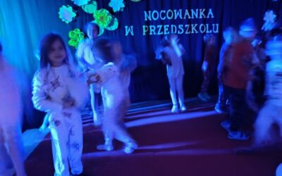 Nocowanka starszaków w przedszkolu